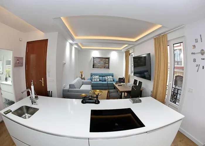 Piso Reformado A 2 Min Del Casco Viejo Con Garaje Gratis アパート