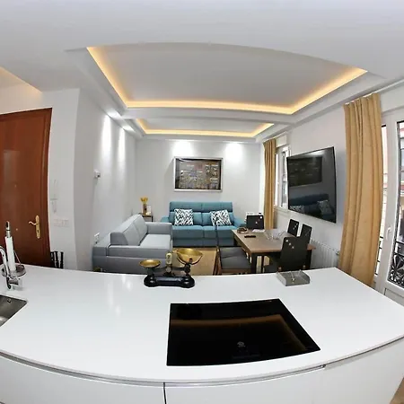 Piso Reformado A 2 Min Del Casco Viejo Con Garaje Gratis Апартаменты