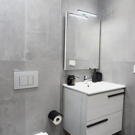 Piso Reformado A 2 Min Del Casco Viejo Con Garaje Gratis Apartment *