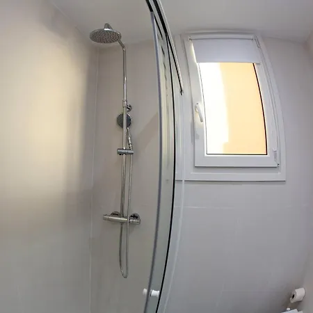 Piso Reformado A 2 Min Del Casco Viejo Con Garaje Gratis *