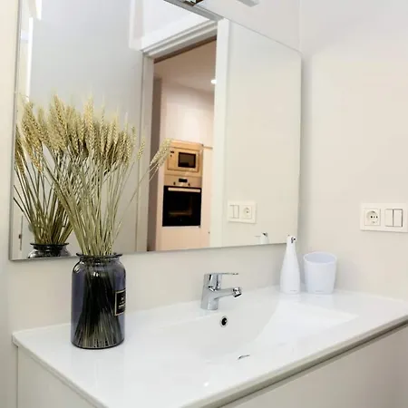 Piso Reformado A 2 Min Del Casco Viejo Con Garaje Gratis *